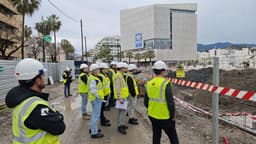 Estudiantes de Ingeniería de Granada visitan las obras del bulevar de Estepona para conocer sus retos técnicos