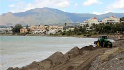 El alcalde pide a Demarcación de Costas que permita al Ayuntamiento redactar los proyectos para la estabilización de las playas