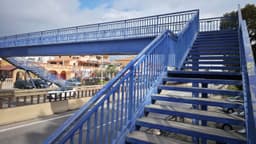 El Ayuntamiento licita las obras para mejorar la accesibilidad del paso peatonal elevado entre El Paraíso y Benamara