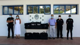 El Ayuntamiento sigue mejorando los medios de la Policía Local con la entrega de chalecos antibalas y anticuchillos a todos los agentes 