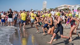 Un total de 218 nadadores participaron el domingo en la IX Travesía a Nado Virgen del Carmen Coronada de Estepona