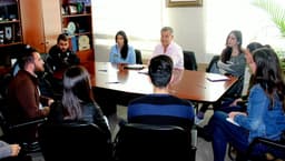 El alcalde firma 22 nuevos contratos de los planes de empleo dirigidos a jóvenes y mayores de 30 años