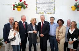 La Ruta de la Poesía impulsada por el Ayuntamiento en el casco antiguo alcanza la quincena de poemas