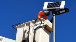 El Ayuntamiento continúa mejorando la iluminación del extrarradio con otra actuación que supera el medio millón de euros