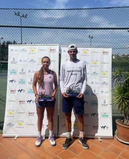 Briyana Ivanova (BUL) y la pareja Sorana Matis (ESP) y Daria Grigore (ROU), vencedoras del XII Torneo Internacional de Tenis ITF Junior Costa del Sol