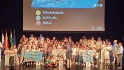 La Escuela Deportiva Municipal de Natación recoge su trofeo de subcampeona del XXXIX Circuito Provincial de Natación Verano 2025