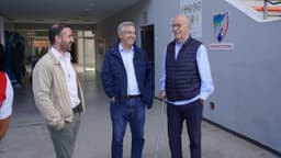 El ex seleccionador nacional de Fútbol Vicente del Bosque ofrece una Masterclass para más de 100 niños en Estepona