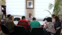 El alcalde firma otros 7 contratos temporales de los planes de empleo dirigidos a jóvenes y mayores de 30 años