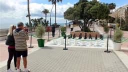 El Ayuntamiento organizará partidas de ajedrez en los tableros gigantes del Paseo Marítimo durante todo el verano