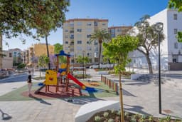 El Ayuntamiento inaugura la plaza Manuel Requena ‘Melilla’ como nuevo espacio ciudadano con zonas de juego y áreas de descanso