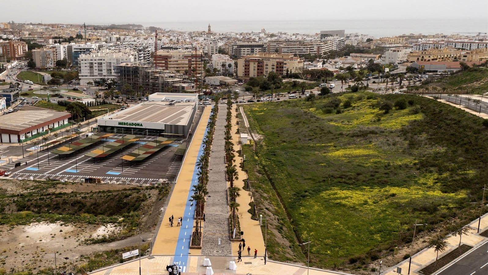 El Ayuntamiento creará un complejo polideportivo con piscina cubierta en la avenida Puerta del Mar