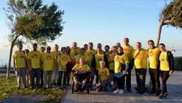 Más de 300 personas participan en Estepona en la caminata a favor de la prevención del suicidio