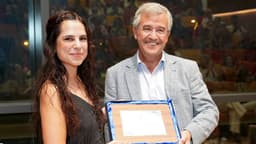 El Ayuntamiento entrega a Helena Mariño el VI Premio Internacional de Poesía ‘Ciudad de Estepona’, dotado con 7.000 euros