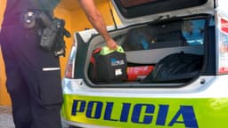 La Policía Local logra estabilizar con un desfibrilador a una ciudadana que sufrió una parada cardíaca