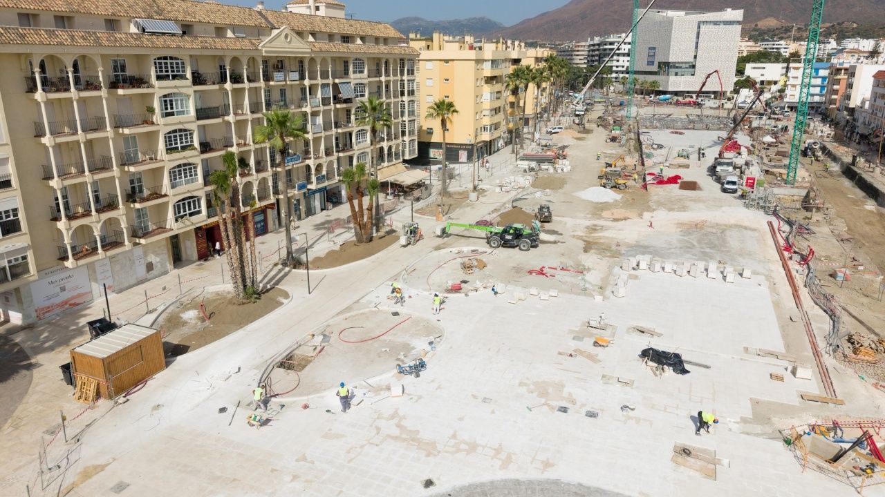 El Ayuntamiento avanza en la obra del futuro bulevar con la urbanización de la cubierta del parking 